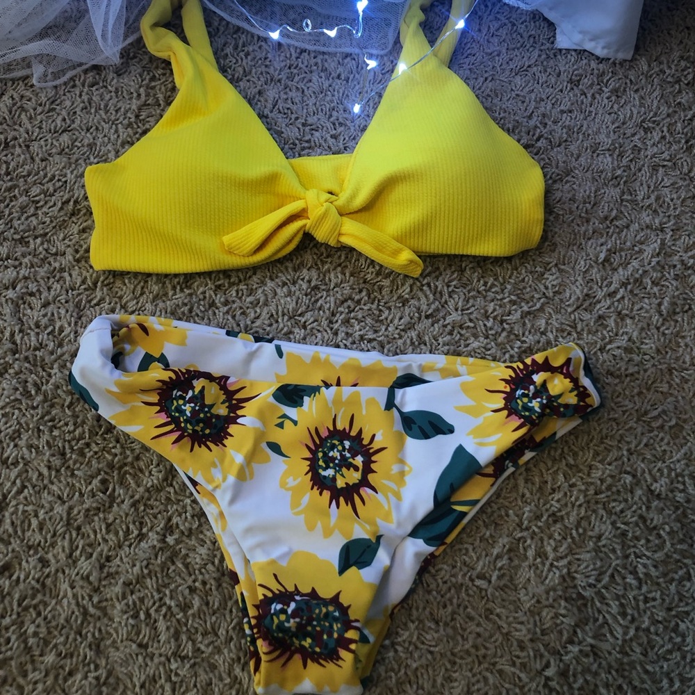 NWT! Yellow floral bikini w/ knot top - Picture 1 of 2